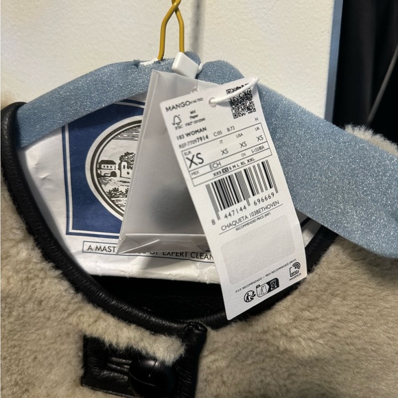 Mango Fur Effect Coat with appliqués. XS oversized fit - Picture 8 of 8